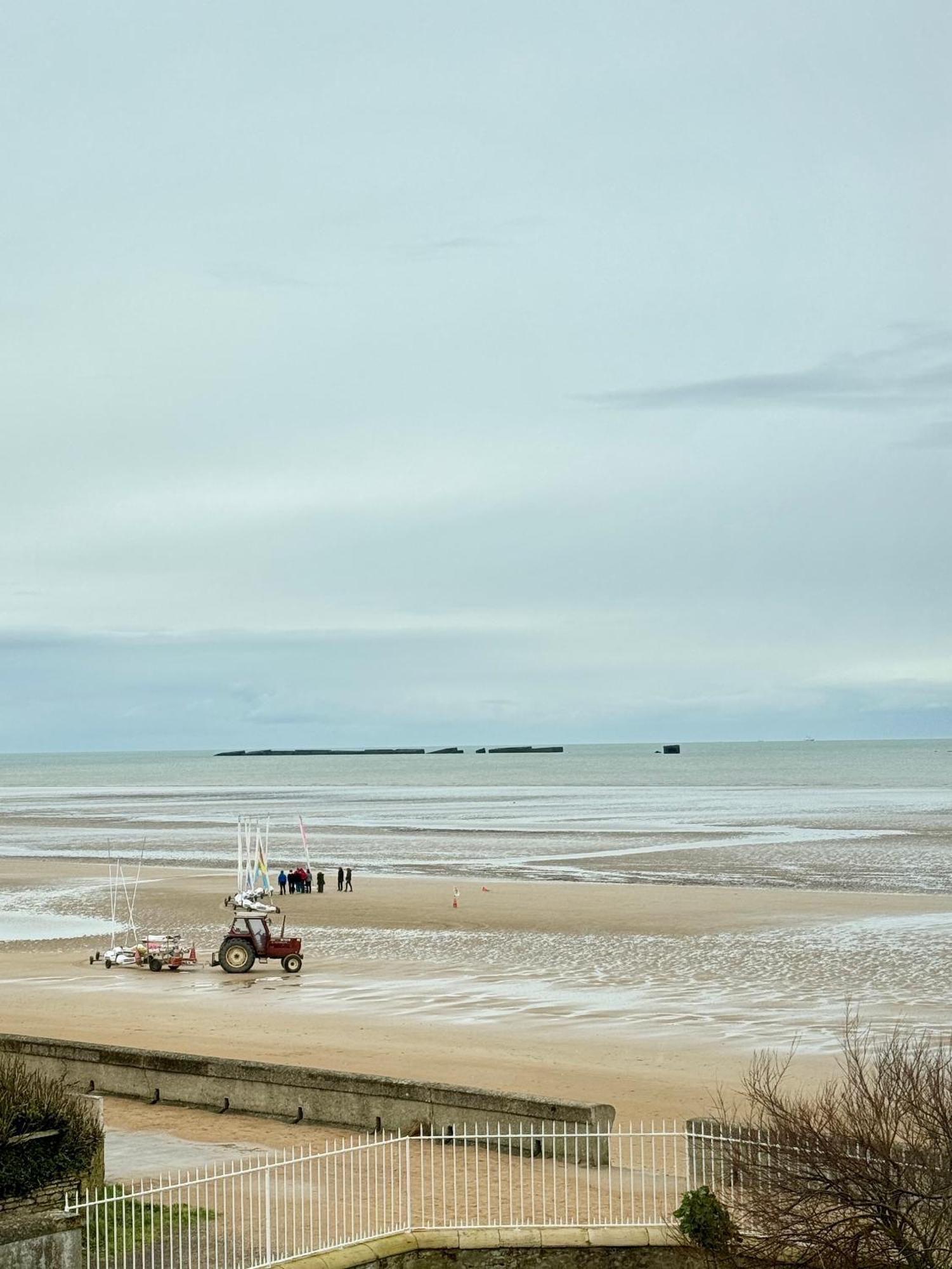 Sunny Apt On D-Day Beach With Parking Saint-Come-de-Fresne ภายนอก รูปภาพ