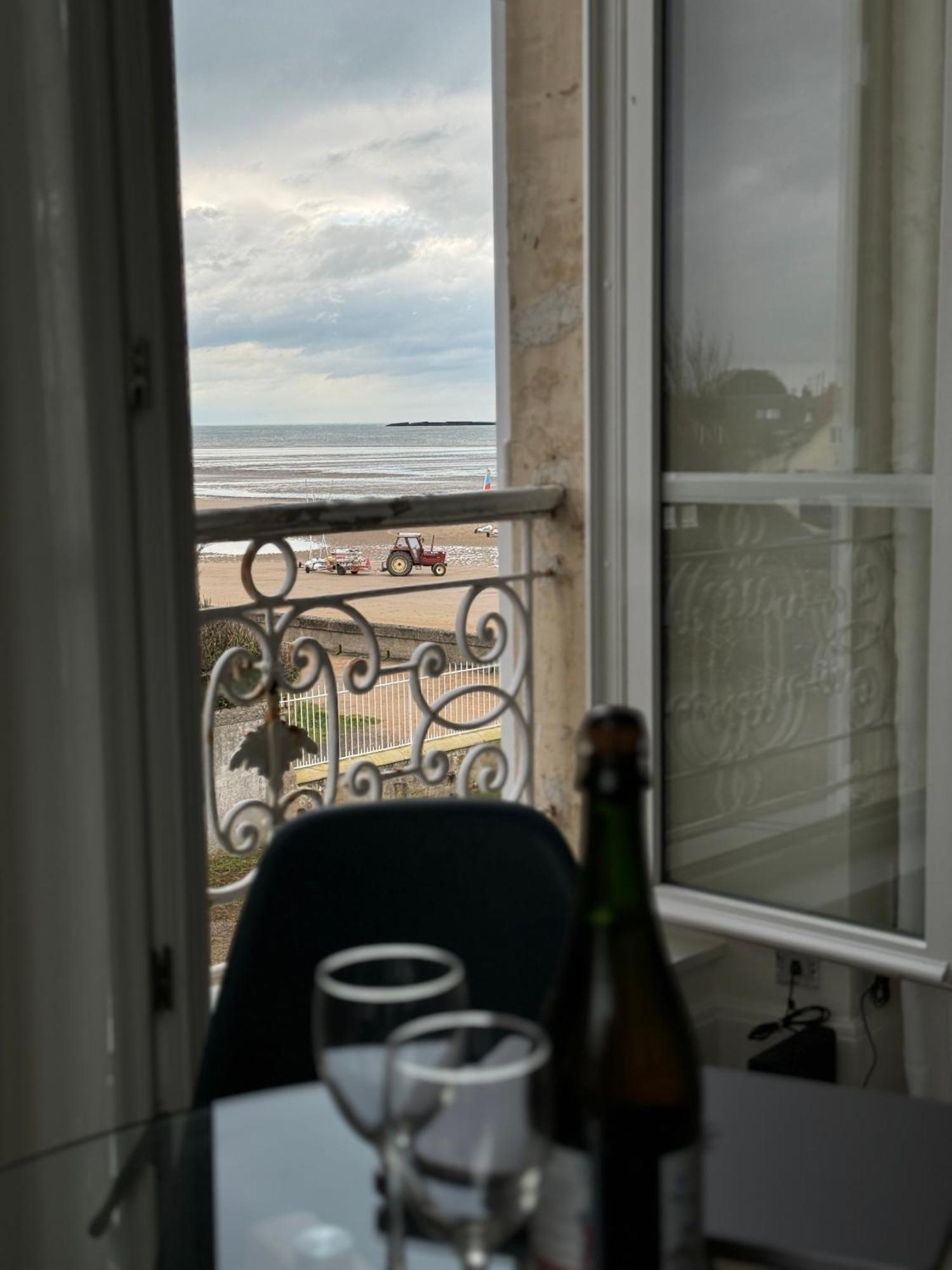 Sunny Apt On D-Day Beach With Parking Saint-Come-de-Fresne ภายนอก รูปภาพ