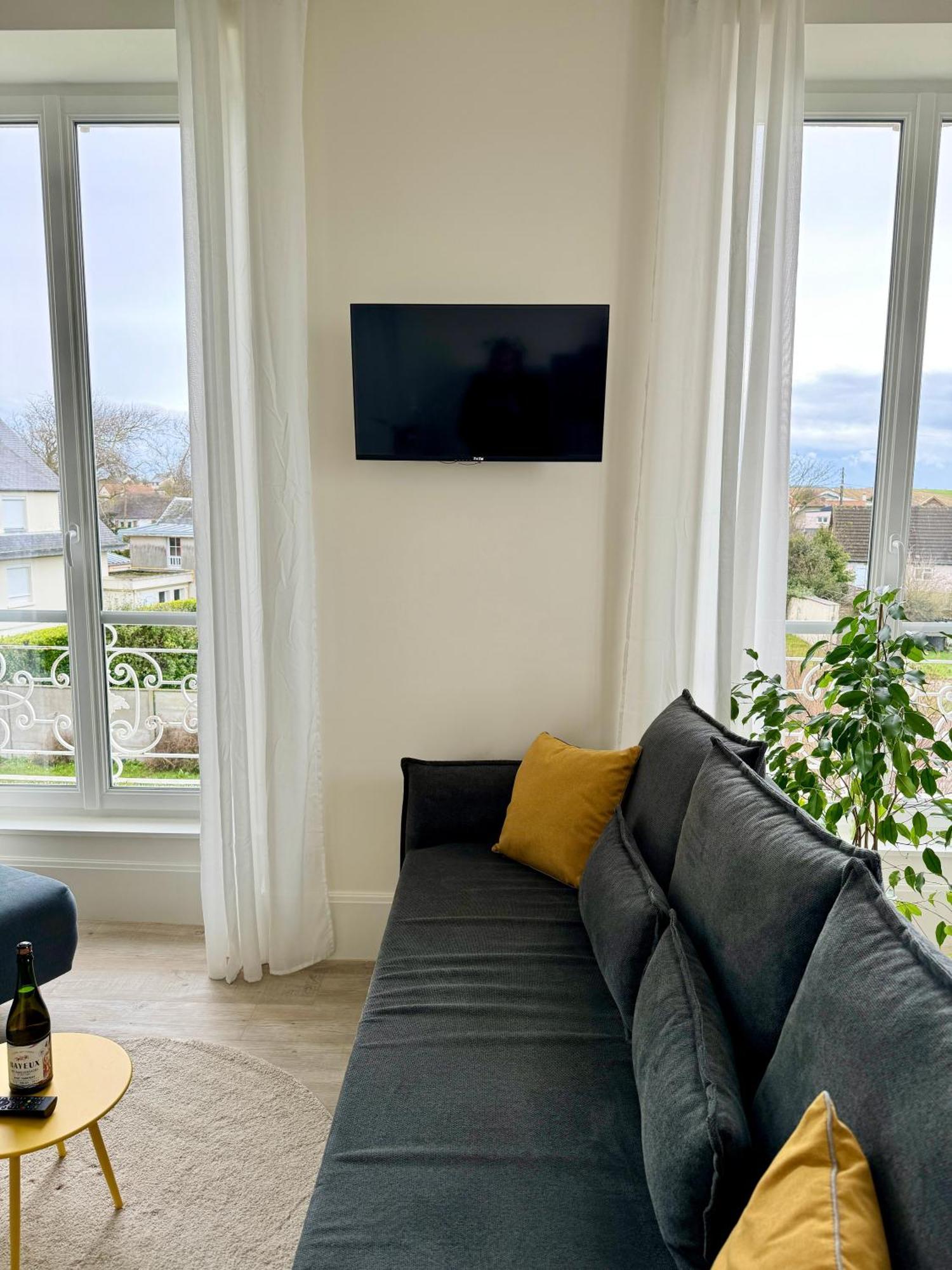 Sunny Apt On D-Day Beach With Parking Saint-Come-de-Fresne ภายนอก รูปภาพ