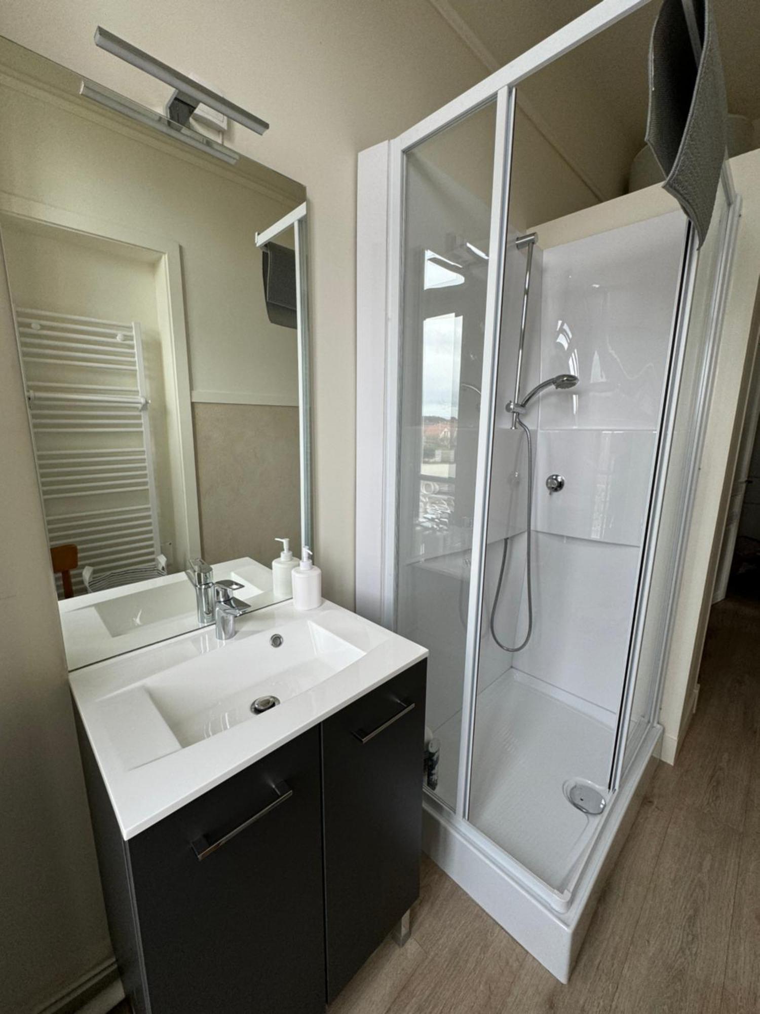 Sunny Apt On D-Day Beach With Parking Saint-Come-de-Fresne ภายนอก รูปภาพ